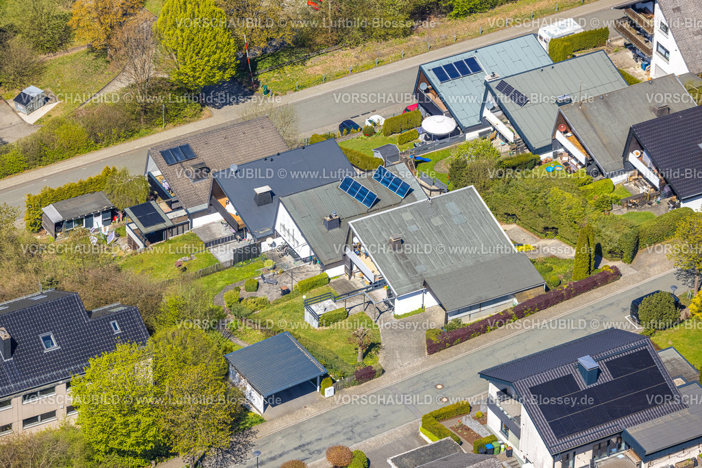 Eslohe260403712 | Luftbild, Terrassenhäuser zwischen Brackenweg und Böttenbergstraße, Eslohe, Sauerland, Nordrhein-Westfalen, Deutschland