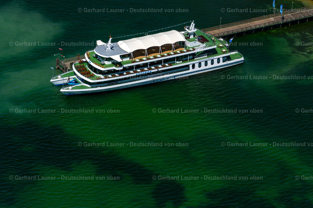 4031262 | STARNBERG 12.06.2020 Das Ausfluggsschiff Starnberg der Bayrischen Seeschifffahrt GmbH am Anlegesteg am Starnberger See in Starnberg im Bundesland Bayern, Deutschland. // The excursion ship Starnberg of the Bavarian Seeschifffahrt GmbH at the pier on Lake Starnberg in Starnberg in the state Bavaria, Germany. Foto: Gerhard Launer