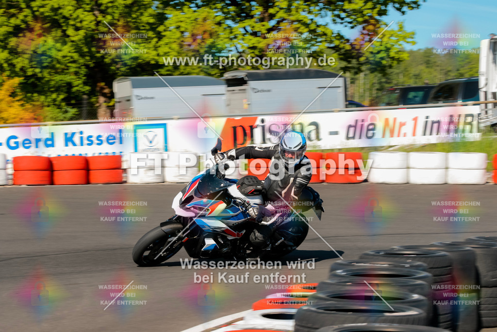 Moto-TeamOBK-21187 | Hier findet Ihr Bilder von Touristenfahrten auf der Nürburgring Nordschleife oder von anderen Veranstaltungen die ich besucht habe. Viel Spass beim Durch Schauen 