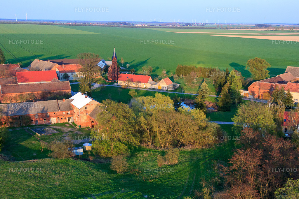 Luftbild: Höfgen im Ortsteil Welsickendorf in Niederer im Bundesland Brandenburg in Deutschland. Foto: IMG_26104.jpg vom 23.04.2010 durch Werner Riehm/FLY-FOTO.de