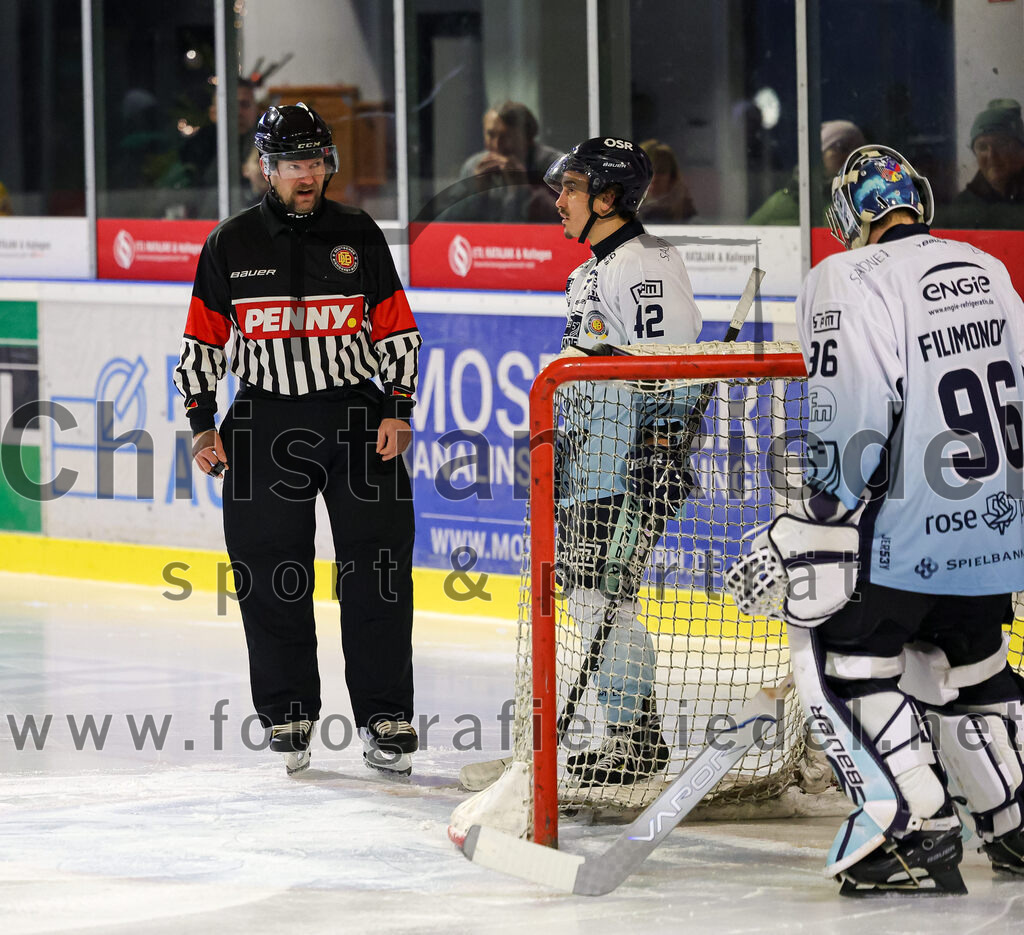 2026-01-06_080_TSV_Erding_gegen_EV_Lindau_Islanders | Erding, Deutschland, 06.01.2026:Eishockey, Oberliga Süd 2025 / 2026, 35. Spieltag, TSV Erding gegen EV Lindau Islanders, Endergebnis: 2:5Marcus Marsall (EV Lindau Islanders, #42), Torwart Daniel Filimonov (EV Lindau Islanders, #96)Foto: Christian Riedel / fotografie-riedel.net