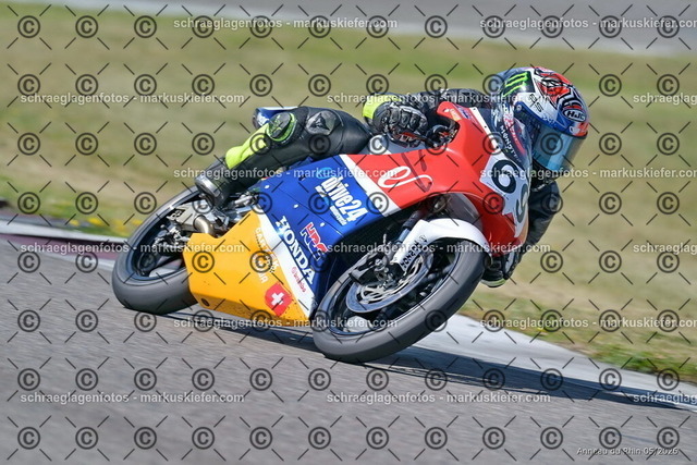 26BT02-0501 | markuskiefer.com - Realisiert mit Pictrs.com