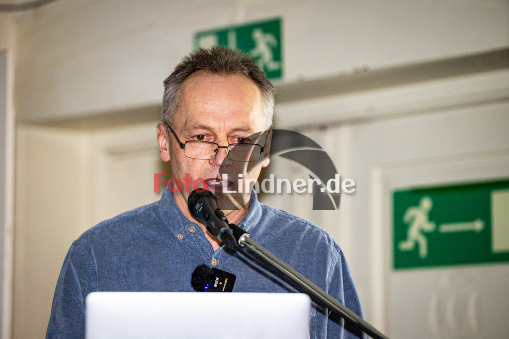 Konzeptvorstellung der IG Eishalle | Infoabend Eishalle Peißenberg, Konzeptvorstellung der IG Eishalle, 20250206,Vorstelllung der Dach- und Kabinensanierung,2025-02-06 in Peißenberg (Gasthof Zur Post)Georg KreuttererCopyright: WolfgangxLindner foto-lindner.de