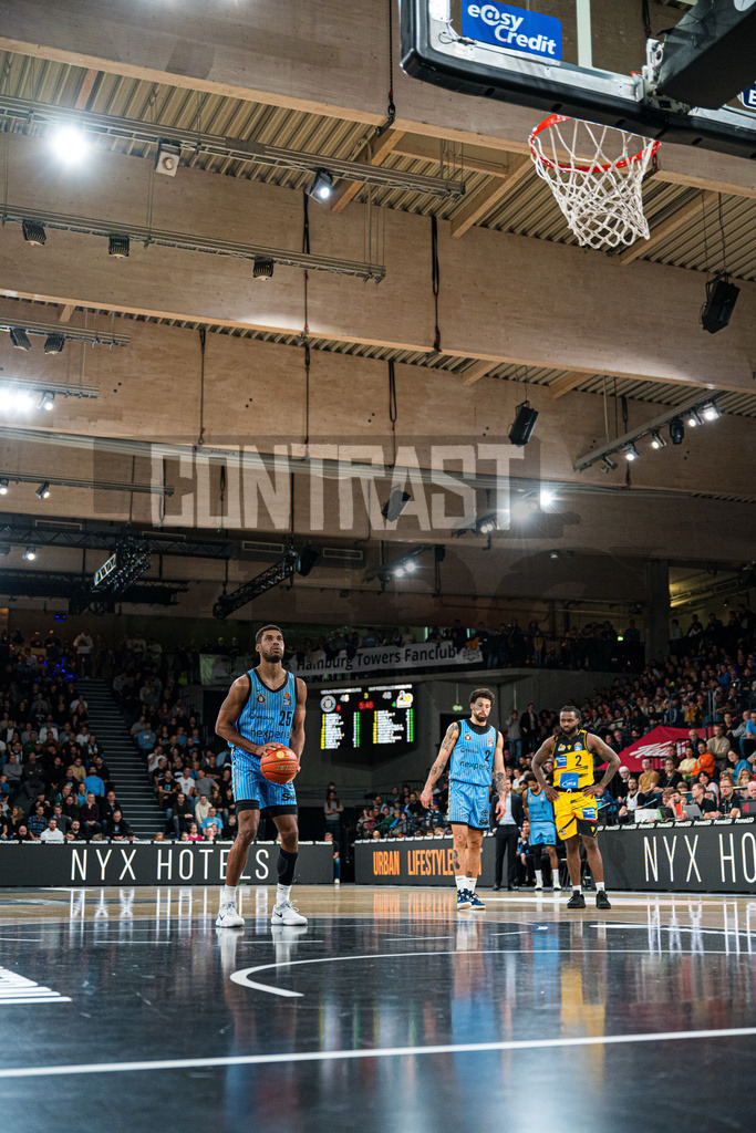 Basketball I Herren I Bundesliga I Saison 2025/2026 I 8. Spieltag I Veolia Towers Hamburg - MHP Riesen Ludwigsburg | CONTRAST ZERØ MEDIA - Realisiert mit Pictrs.com