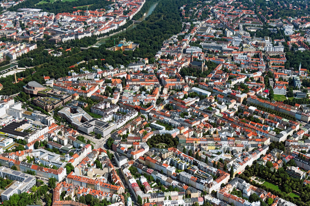 dr__0048476.jpg | MüNCHEN 19.07.2024 Innenstadtbereich im Stadtgebiet Au-Haidhausen an der Steinstraße in München im Bundesland Bayern, Deutschland. // Cityscape of the district Au-Haidhausen on street Steinstrasse in Munich in the state Bavaria, Germany. Foto: Daniel Reiter