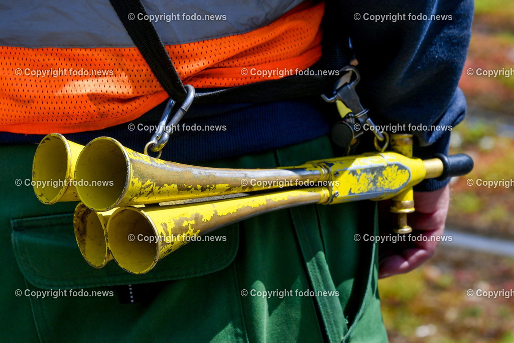 Deutschland_ Baden-Wuerttemberg_ Stuttgart_ 29.05.2025-16 | 29.05.2025, Deutschland, GER, Baden-Wuerttemberg, Stuttgart, im Bild Themenbild, Bad Cannstatt, Strassenbahn, Gleisarbeiten, Arbeiter, Instandhaltung, S-Bahn, Stadtansichten, Stadtansichten, Sicherungsposten, Aufsicht, Feature, Symbolbild 