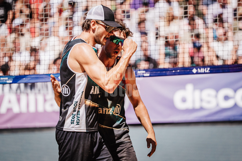 Beachvolleyball | Männer | Allianz German Beach Tour 2025 | Tourstop Düsseldorf | 11.05.2025 | v.l. Paul Henning und Lui Wüst jubeln