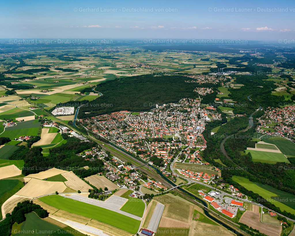 2600827 | GARCHING AN DER ALZ 09.06.2006 Stadtansicht des Innenstadtbereiches  in Garching an der Alz im Bundesland Bayern, Deutschland // City view on down town  in Garching an der Alz in the state Bavaria, Germany Foto: Gerhard Launer