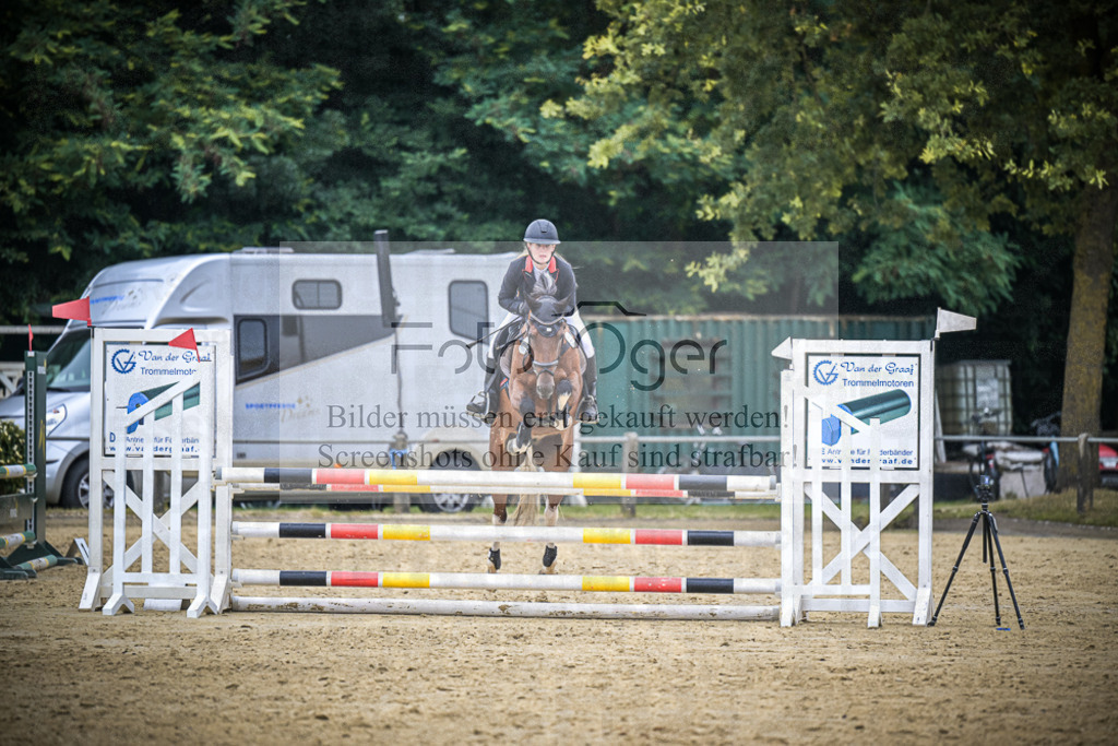 DOS_4156 | Entdecke hochwertige Reitturnierfotos von Foto Oger. Professionell, emotional und authentisch – jetzt Lieblingsmomente im Shop bestellen.Deutschlandweite Turnierfotografie. - Realisiert mit Pictrs.com