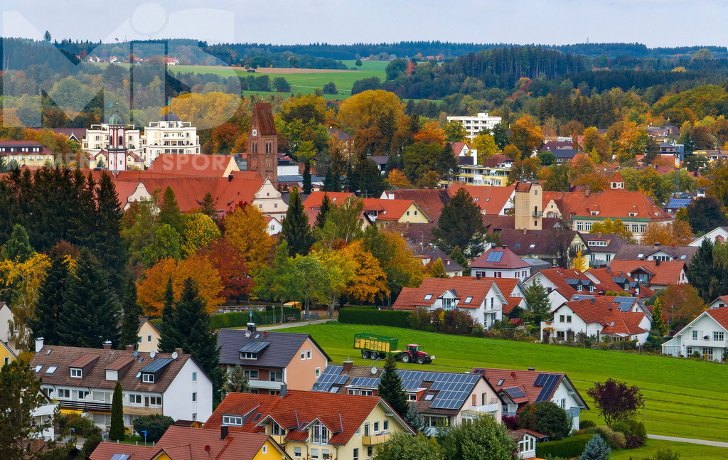 mis310719RF02.JPG | 10.10.2022, Bad Wörishofen im Unterallgäu,  Das Laub der Bäume verfärbt sich bunt - Realisiert mit Pictrs.com
