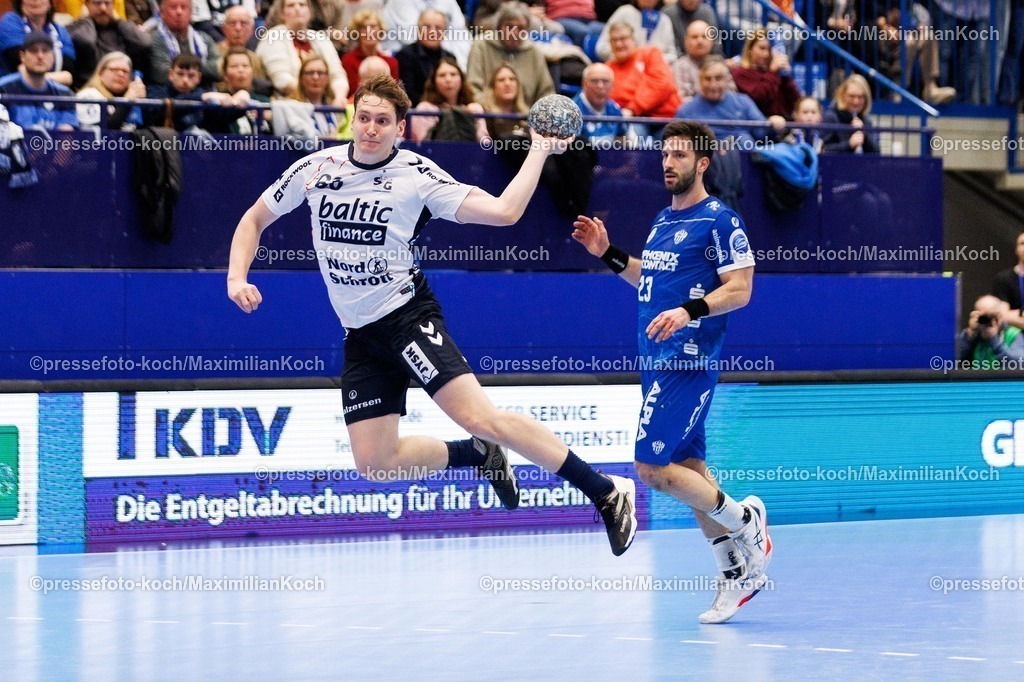 xKWIx04122501039 | 04.12.2025, xKWIx, Handball, Bundesliga, TBV Lemgo Lippe - SG Flensburg-Handewitt, PHOENIX CONTACT arena: Domen Novak (SG Flensburg-Handewitt #63) im Wurf Photo: xKamilxWilkowskixPressefotoKochx