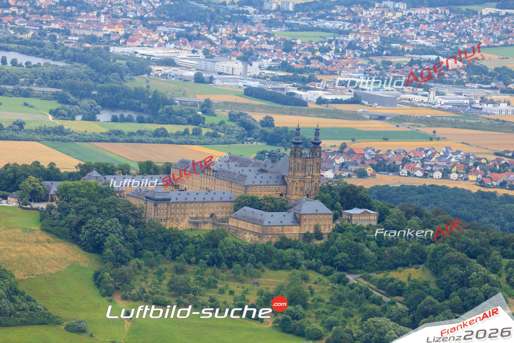 Die Luftaufnahme der Stadt Bad Staffelstein wurde vom UL-Flugzeug heraus erstellt ( keine Drohne )- hohe Auflösung für beste Qualität