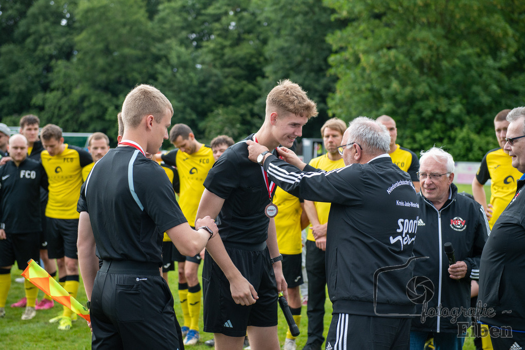 1. FC Ohmstede-SVE Wiefelstede | Herren Kreispokalfinale Jade-Weser-Hunte; 1.FC Ohmestede (gelb) - SVE Wiefelstede (weiß) am 16.06.2024; in Obenstrohe (Plaggenkrugstraße), Photo: Philip Eiben 2024 - Realisiert mit Pictrs.com