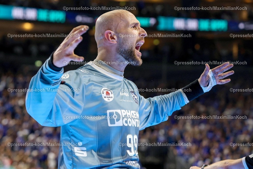 xSSCx18042601027 | 18.04.2026, xsscx, Handball, DHB-Pokal Lidl Final4, TBV Lemgo-Lippe - Füchse Berlin, Saison 2025 / 2026 Herren, Lanxess Arena: Urh Kastelic (TBV Lemgo Lippe #99) feuert die Fans an Photo: xSandraxScherningxPressefotoKochx
