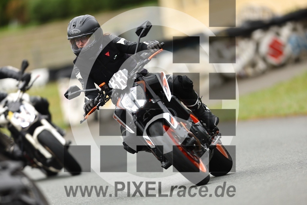 0033-20260509_00191 | Schöne Erinnerungen an spannende Momente - das festzuhalten ist unser Job. PIXELrace.de ist seit 2003 auf den Rennstrecken Europas unterwegs um die Action draußen beim Fahren und die wunderbare Stimmung imm Fahrerlager für euch einzufangen.