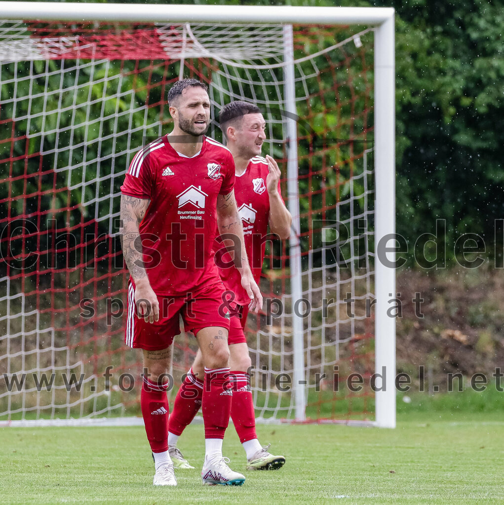 2023-07-29_081_FC_Finsing_gegen_SC_Kirchasch | Finsing, Deutschland, 29.07.2023:
Fußball, Kreisliga 2023 / 2024, 1. Spieltag, FC Finsing gegen SC Kirchasch, Endergebnis: 0:2

Markus Rickhoff (FC Finsing, #7), Kilian Schmitt (FC Finsing, #8)

Foto: Christian Riedel / fotografie-riedel.net