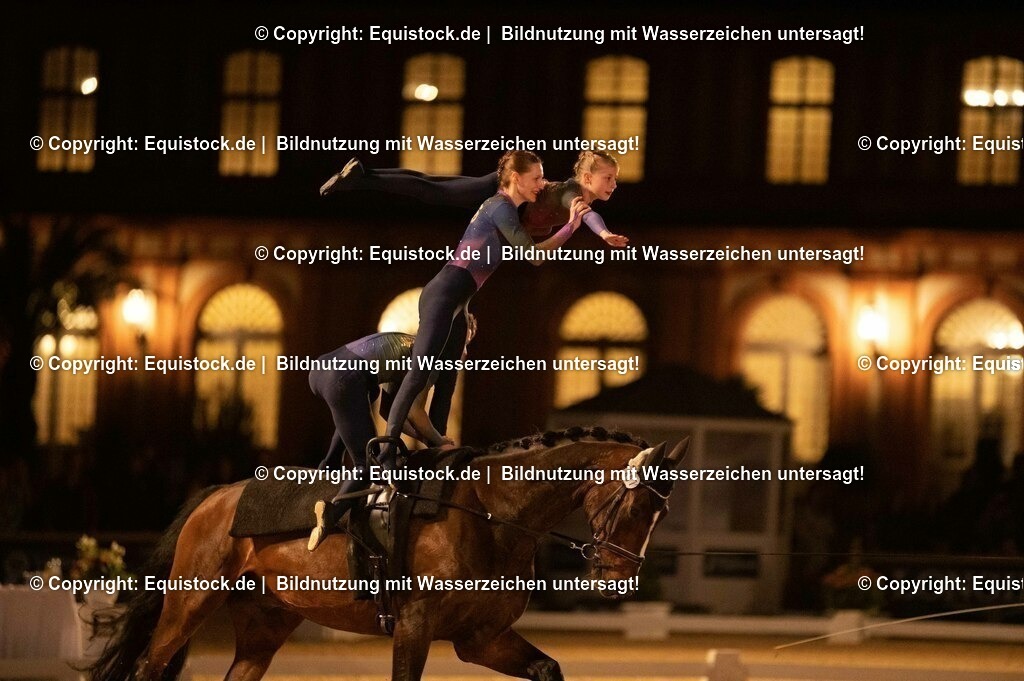 20230527_Voltigieren_NASPA_Flutlicht_1144 | equistock