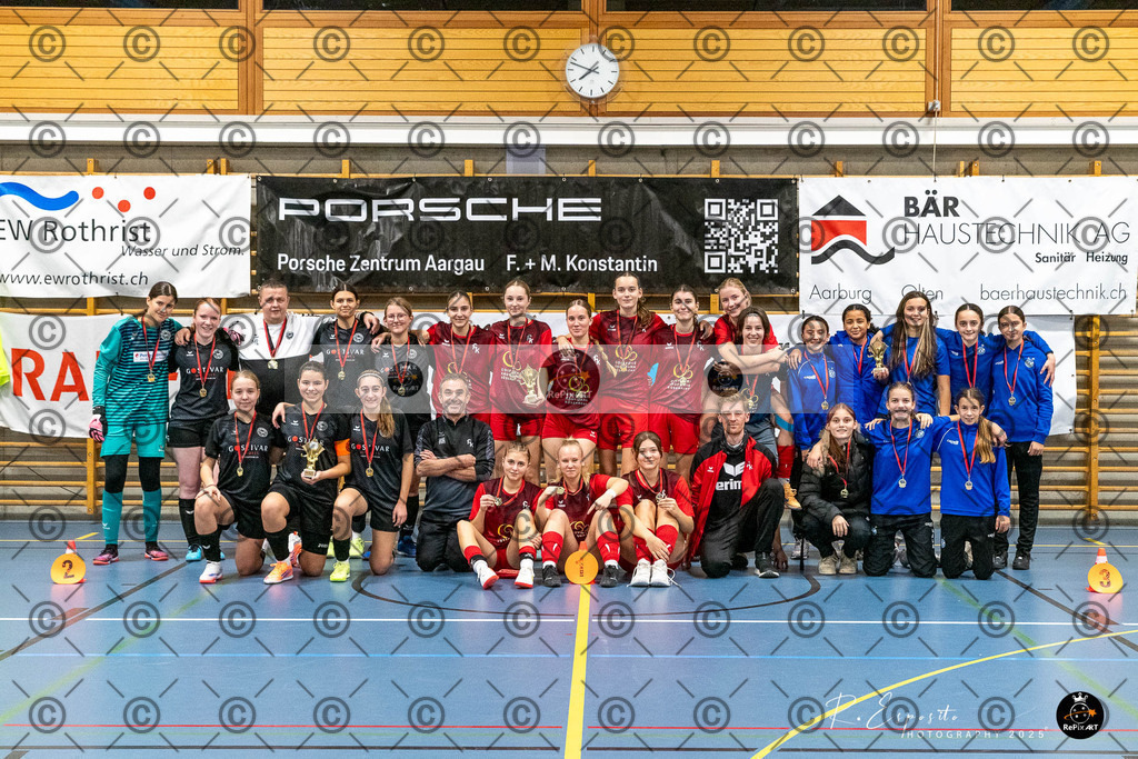 20251130_FCR-Hallenturnier-FF-17_RAW-5_035-27 | Sport und Naturfotografie von Roberto Esposito zeigt echte Momente Bewegung und die Schönheit der Natur. Ausdrucksstarke Bilder schaffen Emotionen.