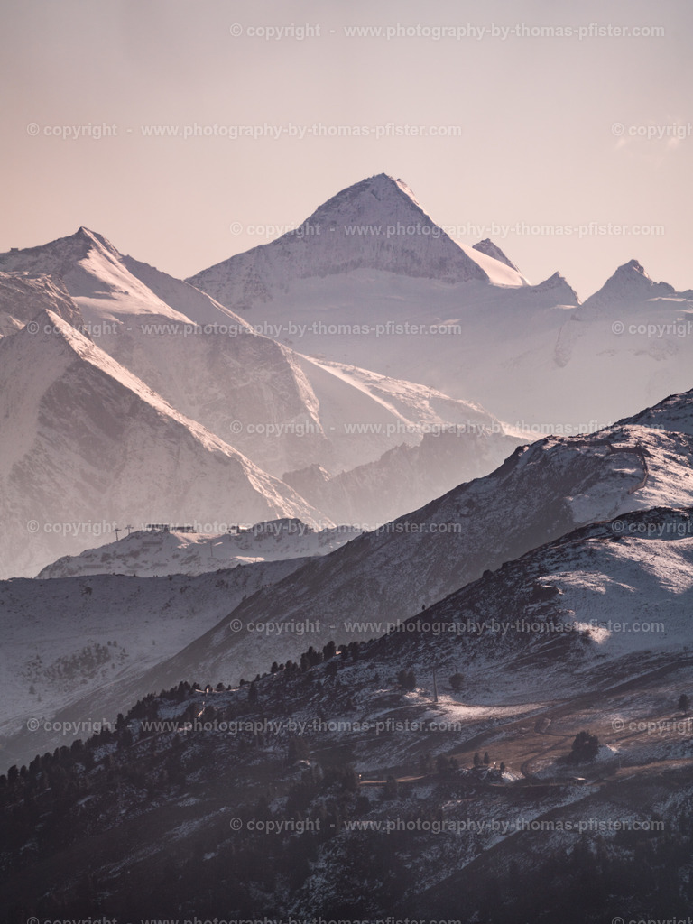 Blick vom Hamberg zu den Zillertaler Alpen copyright  Thomas Pfister-1 | PHOTOGRAPHY BY THOMAS PFISTER