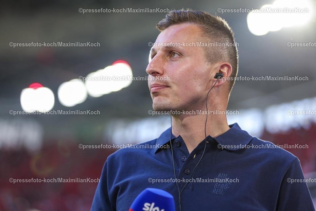 F9510052502133 | 10.05.2025, Fußball, Fortuna Düsseldorf - FC Schalke 04, 2. Fußball Bundesliga, Merkur Spiel-Arena, Saison 2024 2025: Trainer Jakob Fimpel (S04 Cheftrainer) DFB regulations prohibit any use of photographs as image sequences and or quasi-video.