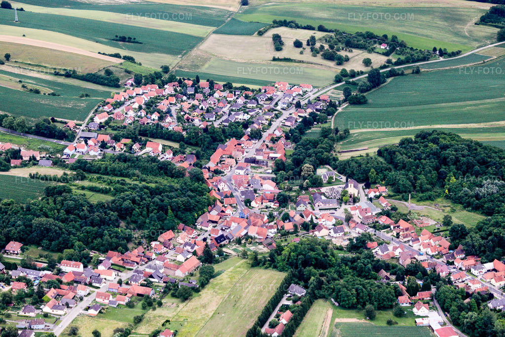 Aerial view: View of the town in Neewiller-près-Lauterbourg in the state Bas-Rhin, France.Photo: IMG_19051.jpg taken on 06/20/2009 by Werner Riehm/FLY-FOTO.comResolution of the original: 4752 x 3168 px