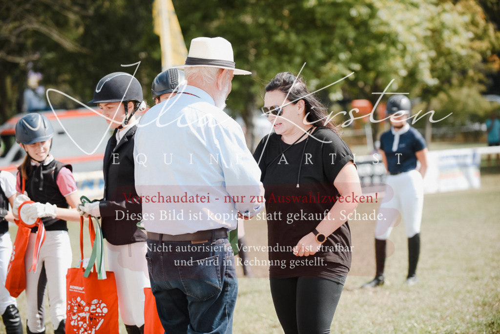 DSC_5560 | Pferde- und Turnierfotografie in Westsachsen. Pferdeportraits, Auftragszeichnungen und intuitive Kunst.