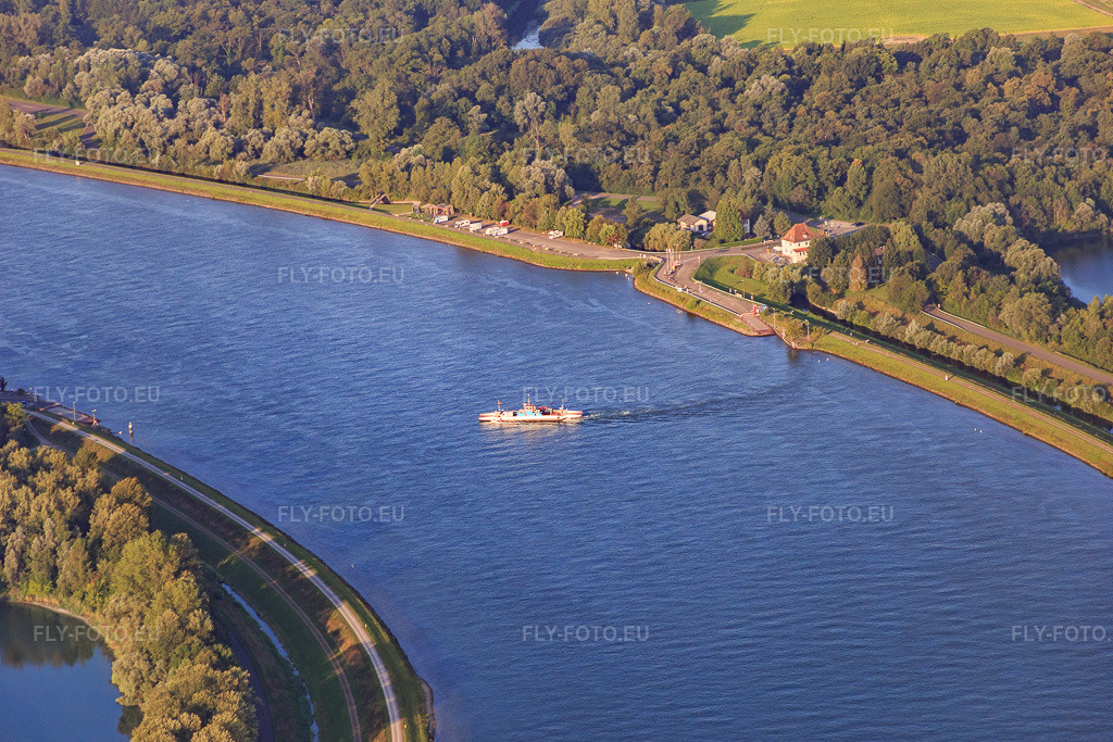 Vue aérienne: Bac de Drusenheim - Greffern à Dalhunden dans le département Bas Rhin, France – .Photo: IMG_093110.jpg prise le 16/08/2016 par Werner Riehm/FLY-FOTO.eu – Résolution de l'original: 5472 x 3648 px – Collectivité européenne d'Alsace | CeA