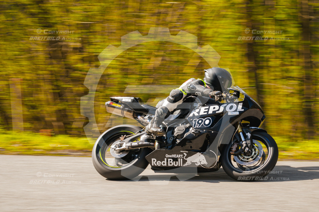 1301 - Bergrennen Landshaag2026 | BREITBILD Austria Webshop

Finde Fotos von: Breitbild, Breitbild Austria, Landshaag, Europeanbikers, KTM, BMW, Bergrennen, Bikeporn, Carporn, Bikes, Cars, Fotografie, Oberösterreich, Österreich, Berufsfotograf, Motorradteile Ganster, Julbach, Pannoniari - Realisiert mit Pictrs.com