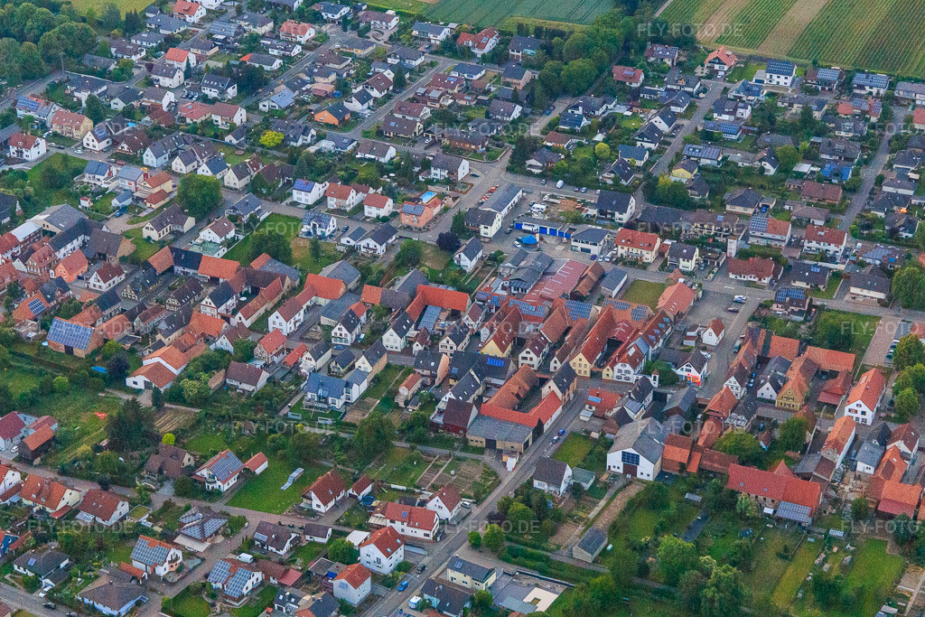 Luftbild: Hauptstr in Freckenfeld im Bundesland Rheinland-Pfalz in Deutschland. Foto: IMG_107528.jpg vom 25.05.2018 durch Werner Riehm/FLY-FOTO.de