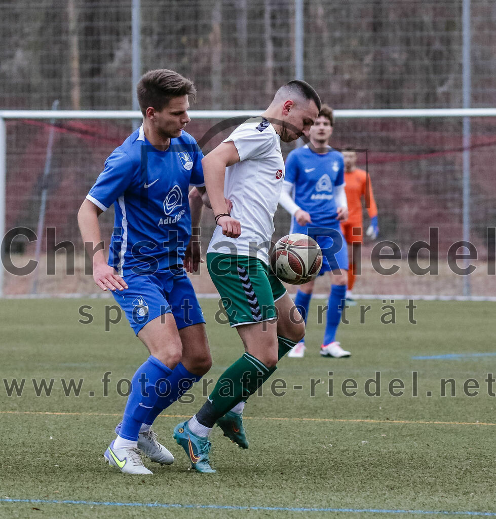 2024-02-17_037_FC_Schwaig_gegen_SV_Kranzberg | Marzling, Deutschland, 17.02.2024:
Fußball, Landesliga Südost 2023 / 2024, Testspiel, FC Schwaig gegen SV Kranzberg, Endergebnis: 4:1

Thomas Schredl (SV Kranzberg, #5), Konstantinos Michail (FC Schwaig, #12)

Foto: Christian Riedel / fotografie-riedel.net