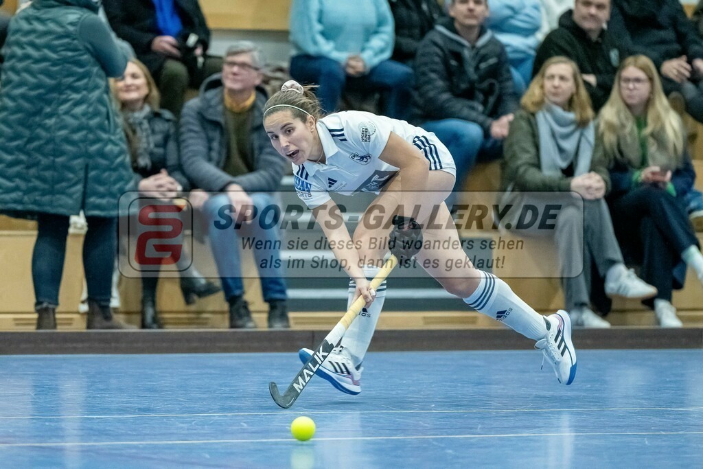 HK_20240113_108002 | 1. Bundesliga Damen Düsseldorfer HC - Club Raffelberg am 13.1.2024 DHC Halle, Düsseldorf , Clara Ycart ( Düsseldorfer HC #10 )