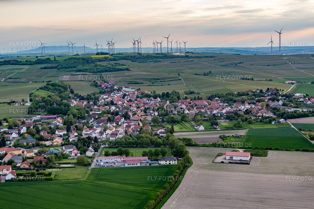 Luftbild: Dorfansicht im Ortsteil Dittelsheim in Dittelsheim-Heßloch im Bundesland Rheinland-Pfalz in Deutschland. Foto: IMG_088531.jpg vom 17.05.2016 durch Werner Riehm/FLY-FOTO.de