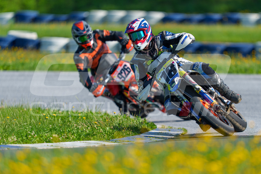 SuperMoto_Staatsmeisterschaft_Greinbach_123 | GRIPcapture steht für authentische Sportfotografie in Österreich – für Momente, die mehr sind als Geschwindigkeit oder Ergebnis. Es geht um Emotion, Spannung, Fokus und den Augenblick, der oft nur einen Wimpernschlag dauert.Ob Motorsport, Teamsport oder 