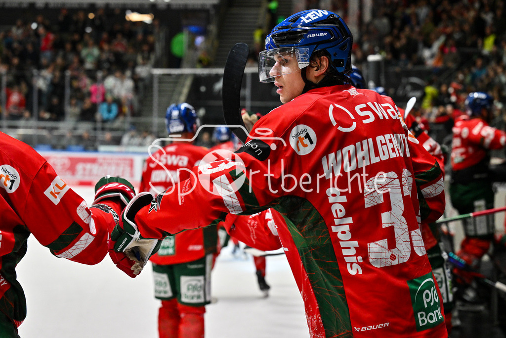 Augsburger Panther - Kölner Haie | Jubel der Panther nach dem Treffer zum 3-2 durch Riley DAMIANI (Augsburger Panther #19) / Tor / Torschuetze / Freude / Happy / DEL: Augsburger Panther - Kölner Haie; Curt Frenzel Stadion am 26.09.2025