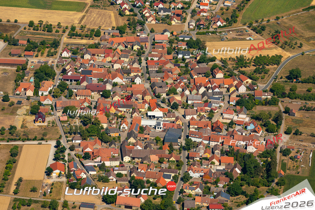 Aktuelles Luftbild von Bullenheim Ippesheim - Die Luftaufnahme wurde 2022 mittels UL-Flugzeug erstellt ( keine Drohne ) - hochauflösende Kamera-Systeme von  Canon -Beste Qualität - Für grossformatige Ausdrucke geeignet. Die Geschenkidee !
