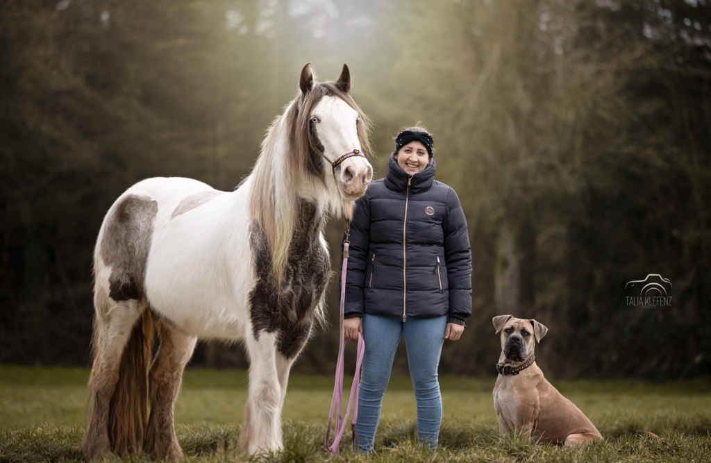 Ilonablau | Emotionale Pferde- & People-Fotografie rund um Heidelberg, Leimen & Umgebung. Natürliche Fotos von Pferd, Mensch & Familie. Jetzt Termin sichern!