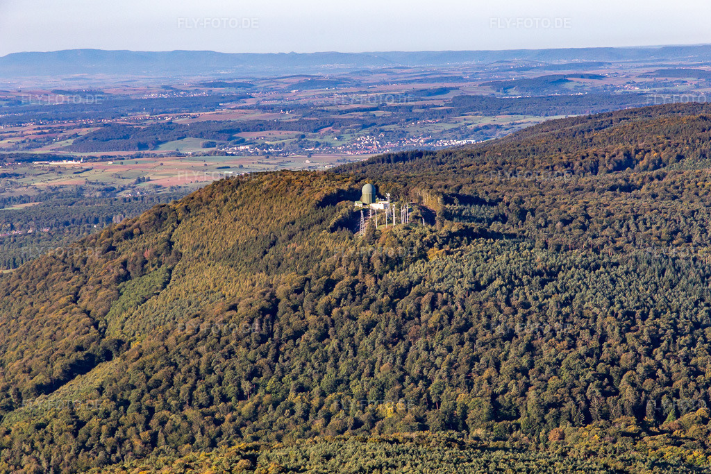 Luftbild: Radarantennen am Pfaffenschlick in Soultz-sous-Forêts im Bundesland Bas-Rhin in Frankreich. Foto: IMG_138948.jpg vom 24.09.2023 durch Werner Riehm/FLY-FOTO.de