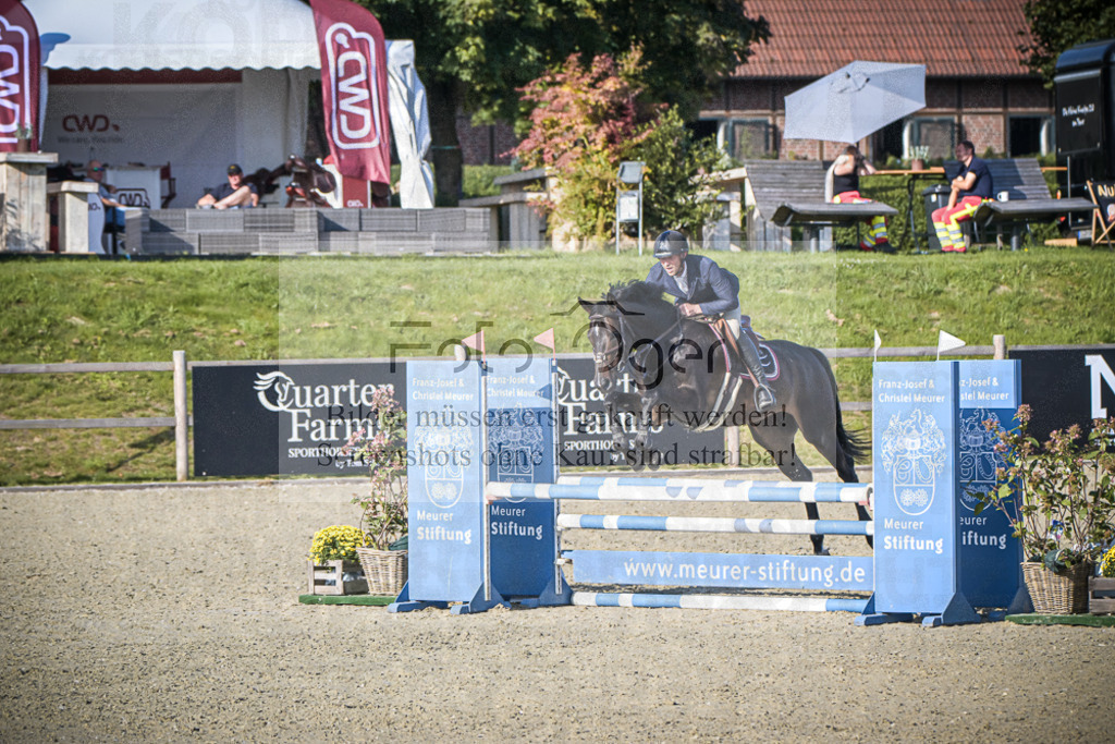 DOS_8942 | Entdecke hochwertige Reitturnierfotos von Foto Oger. Professionell, emotional und authentisch – jetzt Lieblingsmomente im Shop bestellen.Deutschlandweite Turnierfotografie. - Realisiert mit Pictrs.com