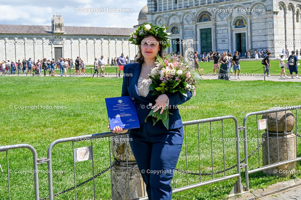Italien_ Toscana_ Pisa_ 28.05.2024-148 | 28.05.2024, Italien, ITA, Toskana, Pisa im Bild Stadtansichten, Gebäude, Architektur, Touristen, Historisch, Souvenier, Turm, Dom, Piazza, schief


Pisa ist eine Stadt in Italien, gelegen in der Toskana am Arno. Wahrzeichen ist der als Schiefer Turm von Pisa bekannte Campanile des Doms auf der Piazza dei Miracoli im Norden des Stadtzentrums. 
Quelle: Wikipedia
