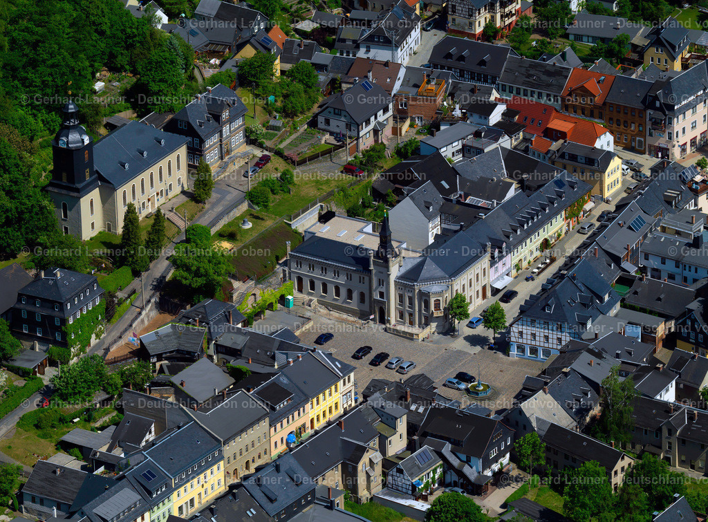 9400289 | Marktplatz mit Rathaus und Stadtkirche, Leutenberg