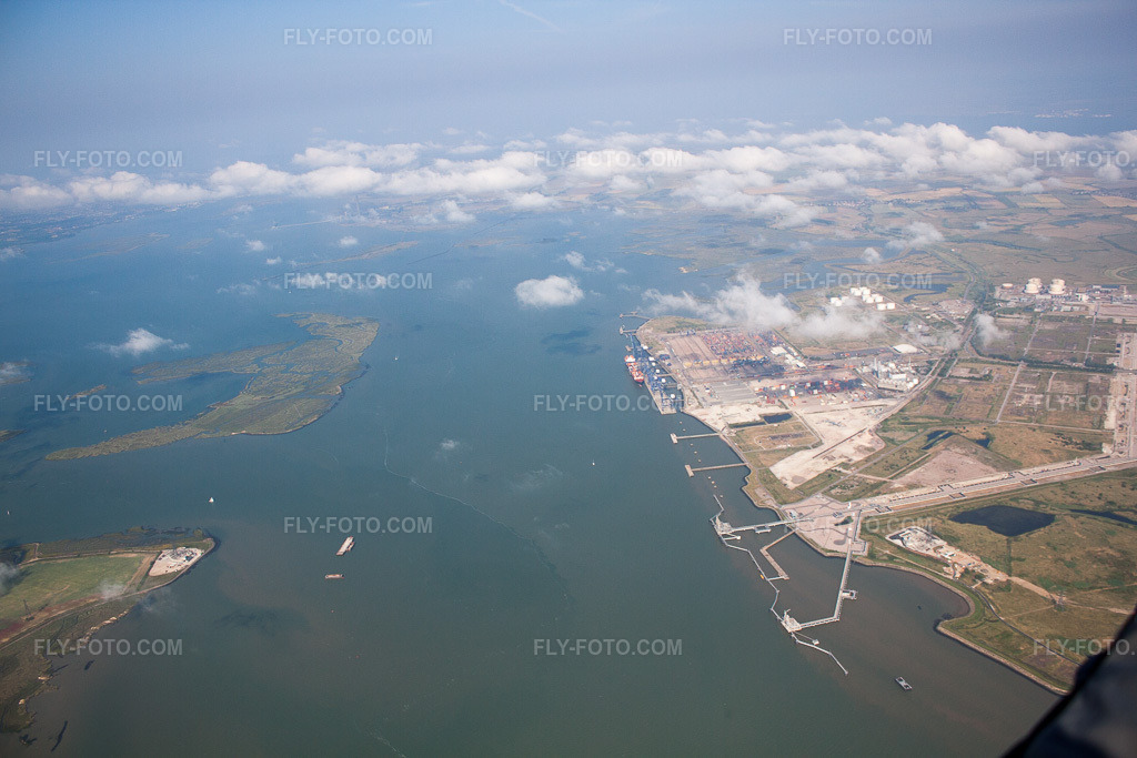 Aerial view: View of the town in Queenborough in the state England, Great Britain. – Photo: IMG_58631.jpg taken on 07/18/2013 by Werner Riehm/FLY-FOTO.com – Resolution of the original: 4752 x 3168 px