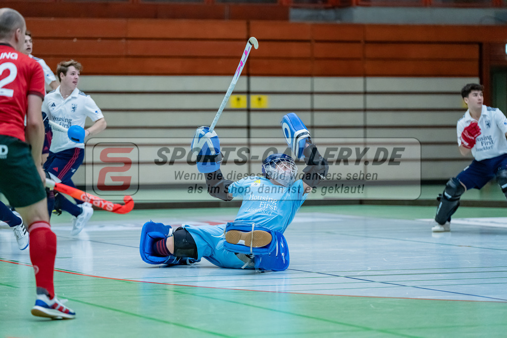 HK_20231217_107550 | 1. Bundesliga Herren Crefelder HC - Düsseldorfer HC  am 17.12.2023 Sporthalle Glockenspitz, Krefeld , Esser Quentin Torwart ( Düsseldorfer HC #24 )