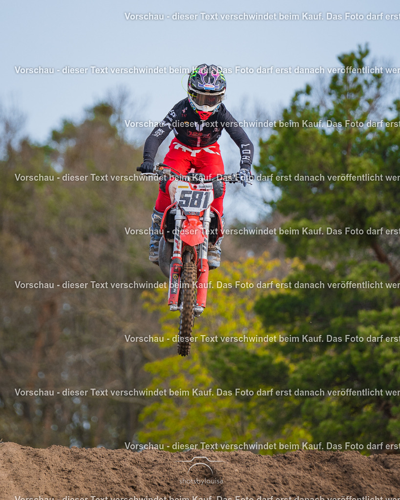 04_13_Bensdorf_85-1182 | Sportfotografin aus Berlin-Brandenburg mit Fokus auf Motocross. Ich halte deine sportliche Leistung und echte Emotionen auf und neben der Strecke professionell fest. Entdecke die Fotos von deinem Rennen und bestelle sie direkt hier im Shop.