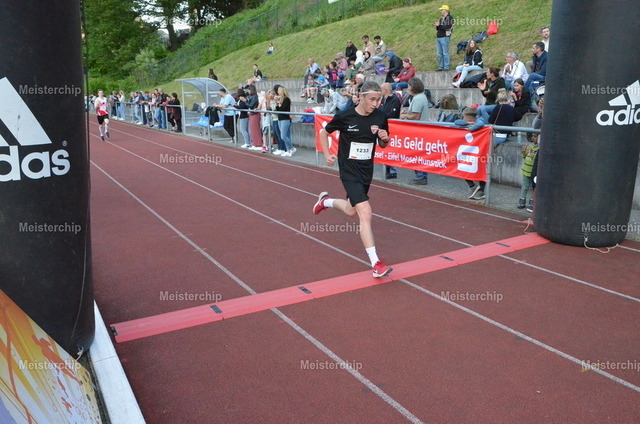 19-24-28_ | Meisterchip Fotoshop - Realisiert mit Pictrs.com