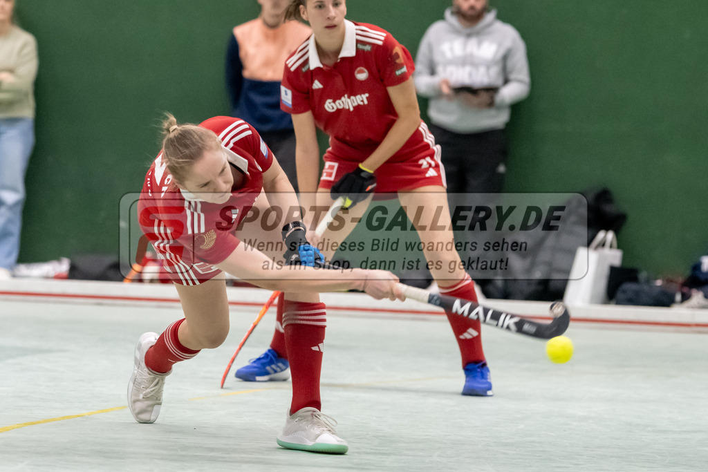 SFE_20241201_0044 | Köln, Deutschland, 01.12.2024:  Hockey 1. Bundesliga Damen Rot-Weiss Köln - HTC Uhlenhorst im KTHC Stadion Rot-Weiss Köln Tennis and Hockey Club am 01.12.2024 in Köln, Deutschland. (Foto von Stephan Fehrmann)Köln, Germany, 01.12.2024: Hockey 1. Bundesliga Damen Rot-Weiss Köln - HTC Uhlenhorst in KTHC Stadion Rot-Weiss Köln Tennis and Hockey Club at 01.12.2024 in Köln, Deutschland. (Foto from Stephan Fehrmann)