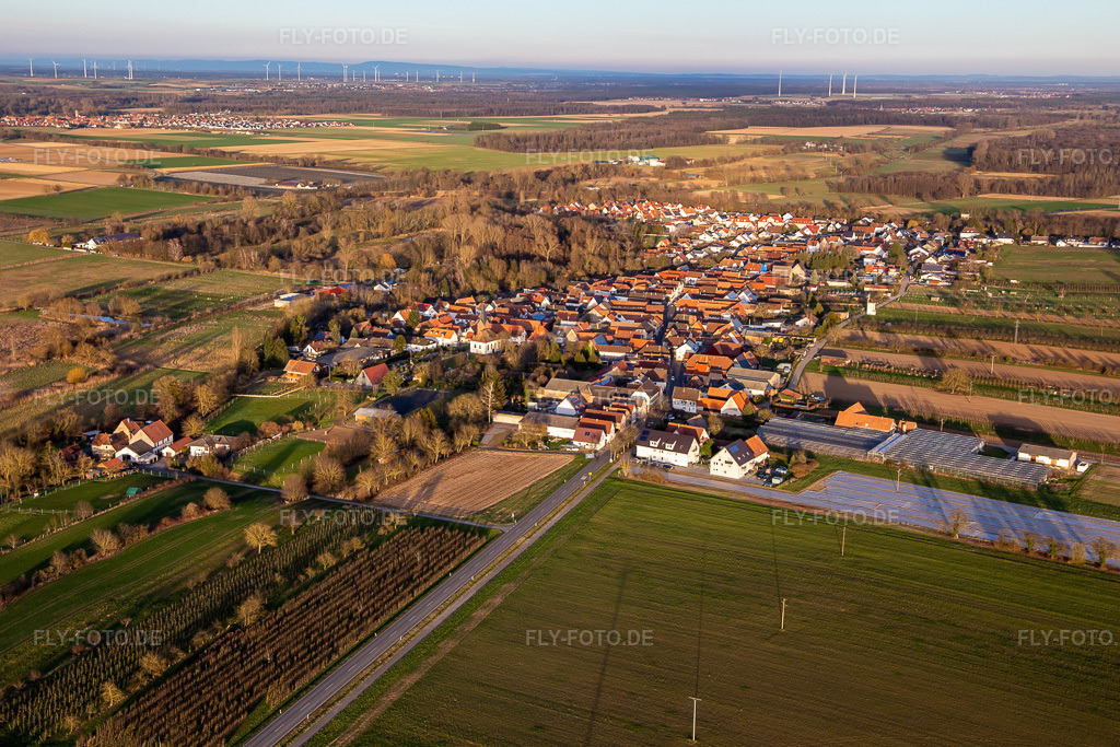 Luftbild: Ortsansicht von Westen in Winden im Bundesland Rheinland-Pfalz in Deutschland. Foto: IMG_136088.jpg vom 21.02.2023 durch Werner Riehm/FLY-FOTO.de