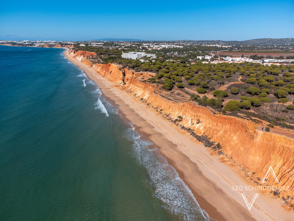 Fotografie_Leo_Schindzielorz_PT_Sommer_Algave_20211128_DJI_0847_org | Atmosphärische Landschaftsbilder & Drohnenaufnahmen aus dem Allgäu, Tirol, Südtirol & der Schweiz – ideal für Leinwanddrucke & zur stilvollen Raumgestaltung. - Realisiert mit Pictrs.com