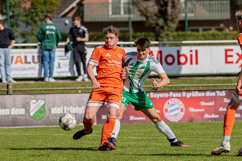 Fußball I Herren I Saison 2025-2026 I Bezirksliga Weser-Ems 4 I 29. Spieltag I TuS Lutten - SV Holdorf I 12287 | jns.sportfotos - Realisiert mit Pictrs.com