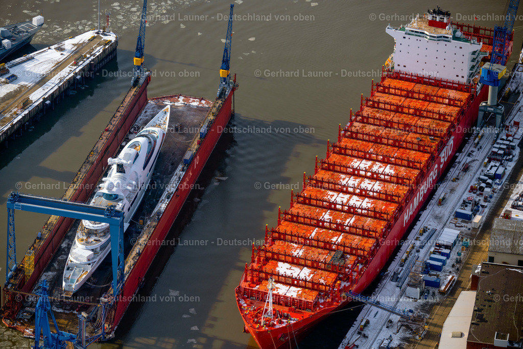 4044671 | Tanker und Luxusyacht in den Trockendocks von Blohm und Voss, Hafen, Freie und Hansestadt Hamburg
