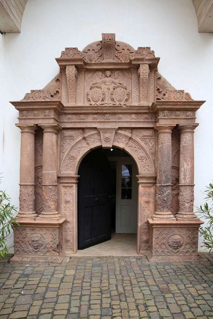 Colditz - Schloss Colditz - Sandsteinportal der Schlosskapelle | Entdecke über 20 Kategorien Leipzig-Motive: Foto-Downloads, hochwertige Poster, Leinwand- & Fine-Art-Prints. Jetzt Lieblingsfoto im Bildlexikon Leipzig Shop bestellen!